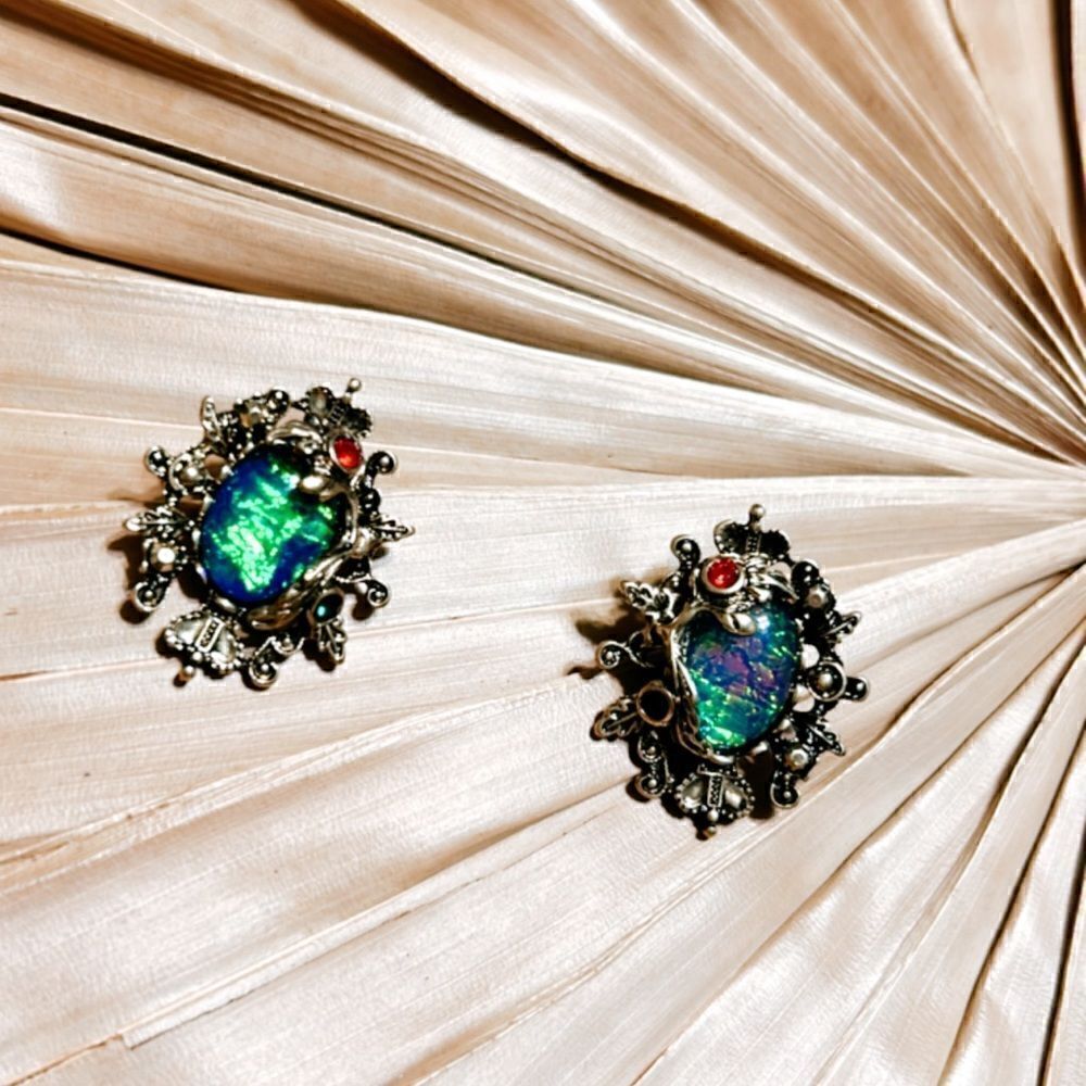 vintage style earrings A279